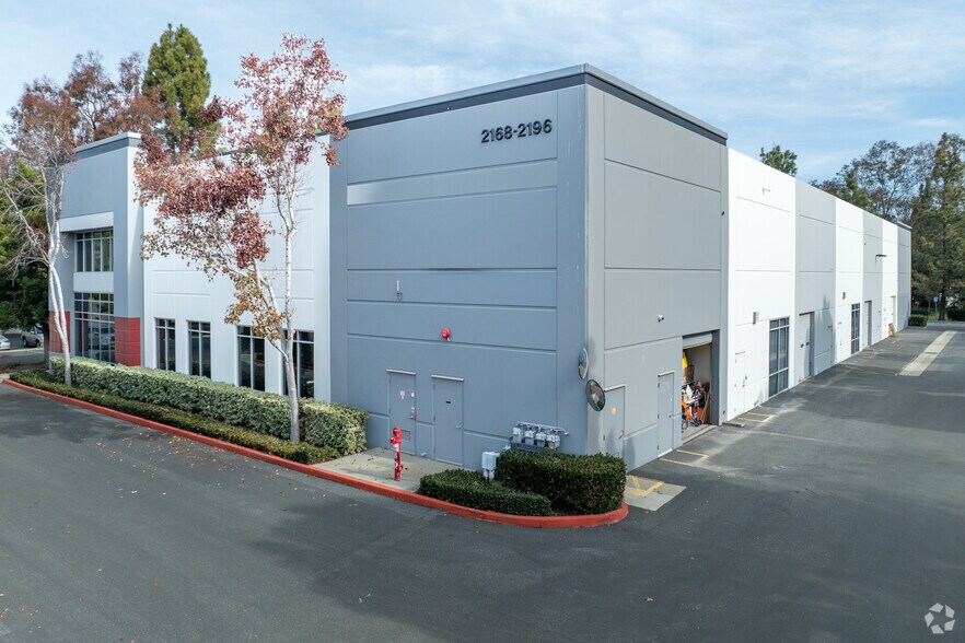 2168-2196 Ringwood Ave, San Jose, CA à louer - Photo du bâtiment - Image 3 de 27