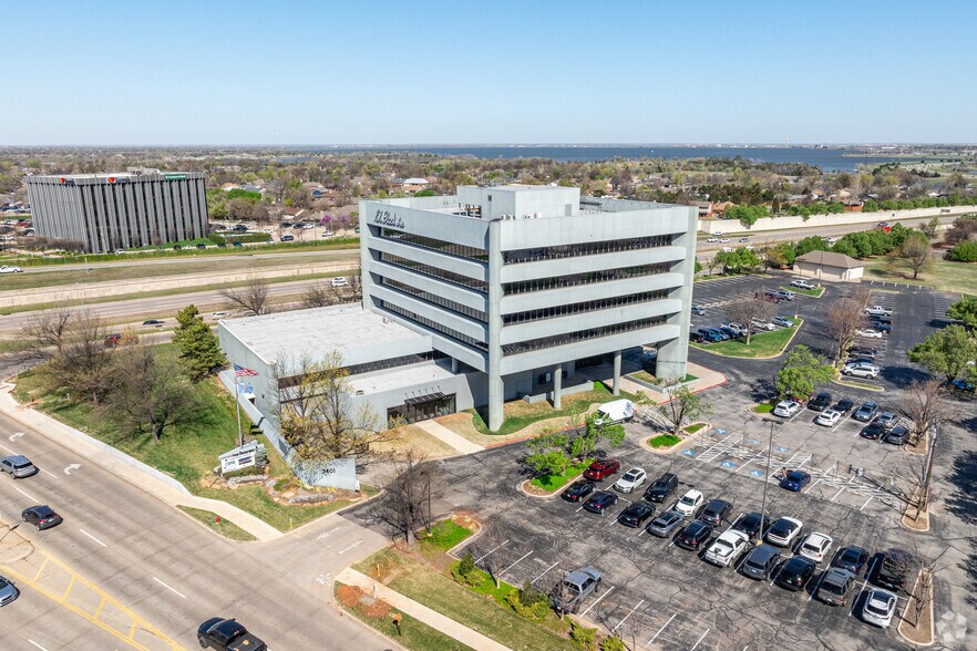 3401 NW 63rd St, Oklahoma City, OK à louer - Aérien - Image 3 de 6
