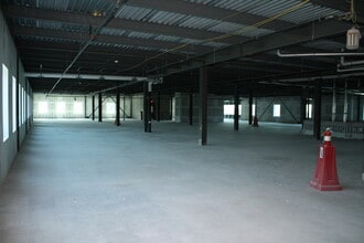 1405 E South Blvd, Rochester Hills, MI for lease Interior Photo- Image 1 of 3
