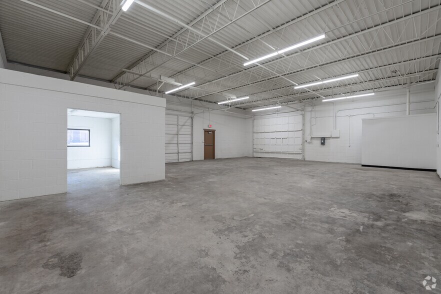 2463-2517 S Riverside Dr, Fort Worth, TX à louer - Photo intérieure - Image 3 de 17