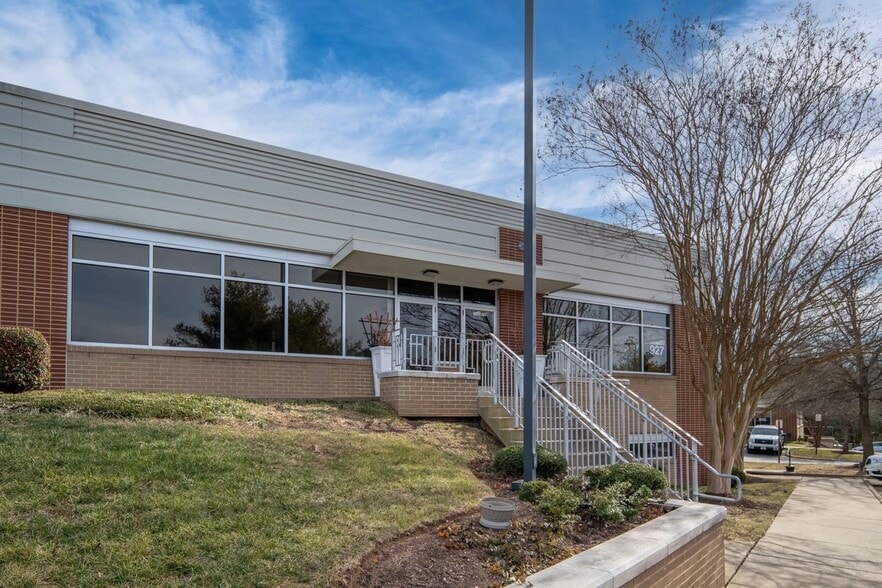 923 Maple Grove Dr, Fredericksburg, VA for lease - Building Photo - Image 2 of 4