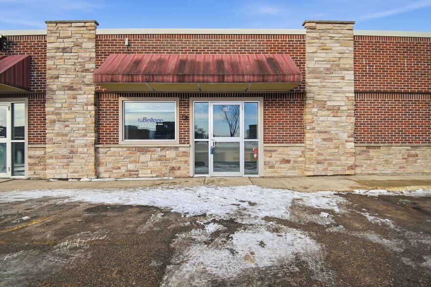 507 1st St NW, Austin, MN à vendre - Photo du bâtiment - Image 3 de 4