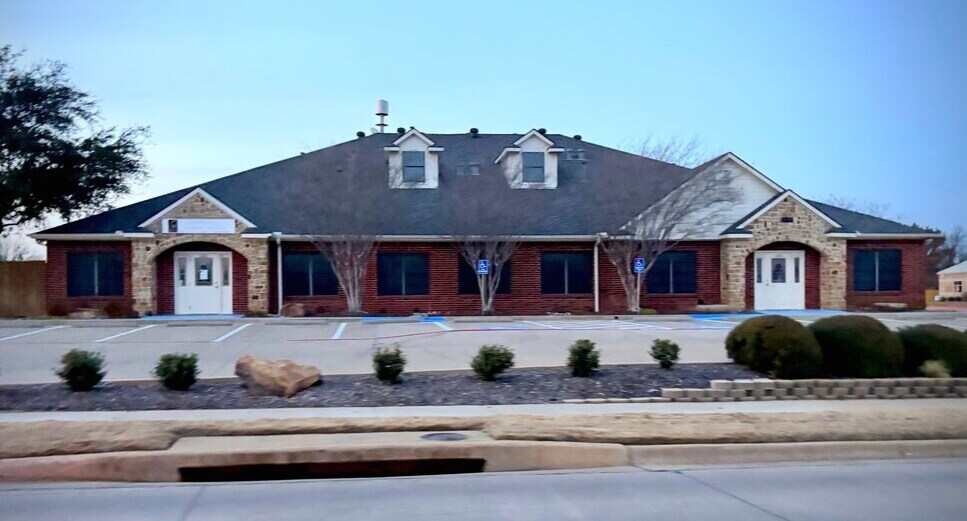 649 Alsbury Blvd, Burleson, TX à louer Photo principale- Image 1 de 6