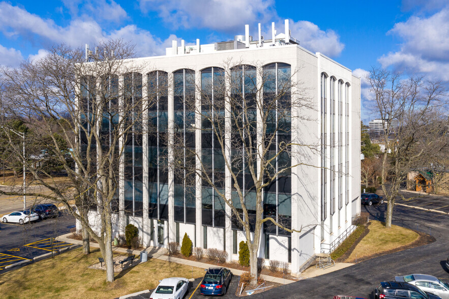 899 Skokie Blvd, Northbrook, IL for lease - Building Photo - Image 3 of 7