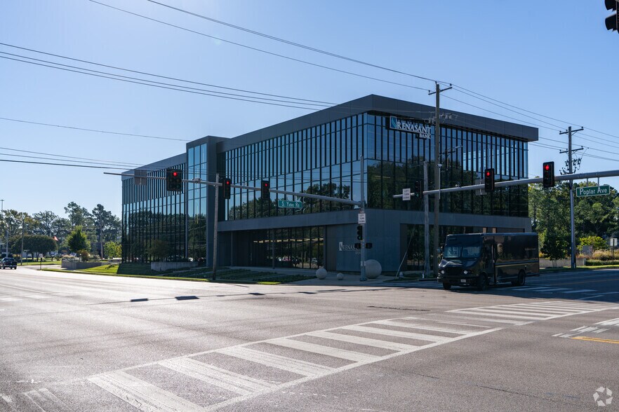 5575 Poplar Ave, Memphis, TN à louer - Photo du bâtiment - Image 2 de 3