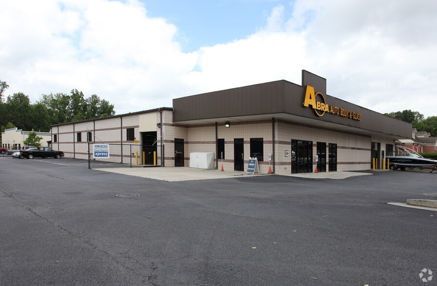 631 Indian Trail Lilburn Rd, Lilburn, GA à louer - Photo principale - Image 1 de 2