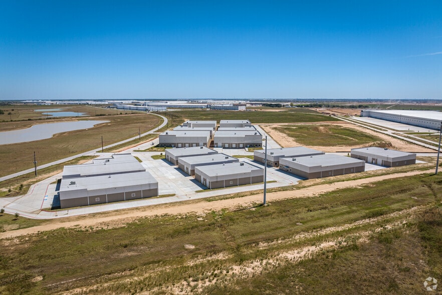 2270 Twinwood Pky, Brookshire, TX for lease - Building Photo - Image 3 of 31