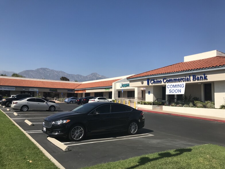 300-324 N Mountain Ave, Upland, CA for lease - Building Photo - Image 1 of 5