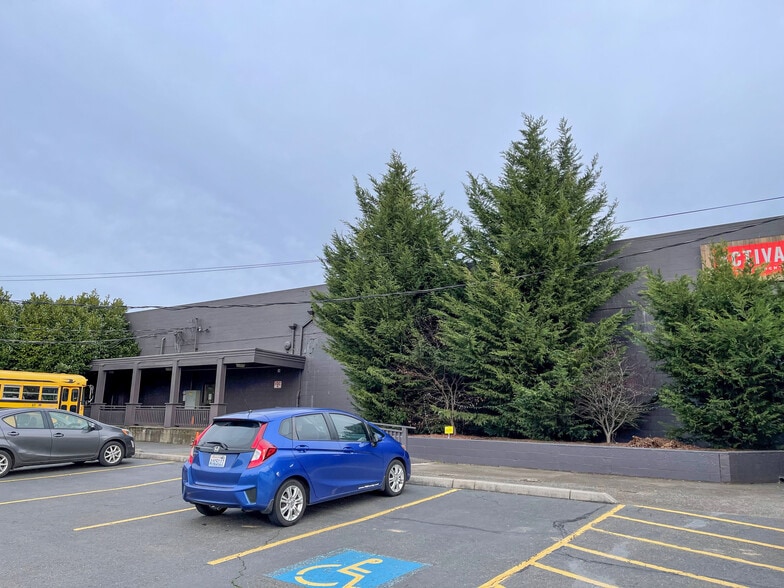 3504-3536 NE 3rd Ave, Camas, WA à louer - Photo du bâtiment - Image 2 de 14