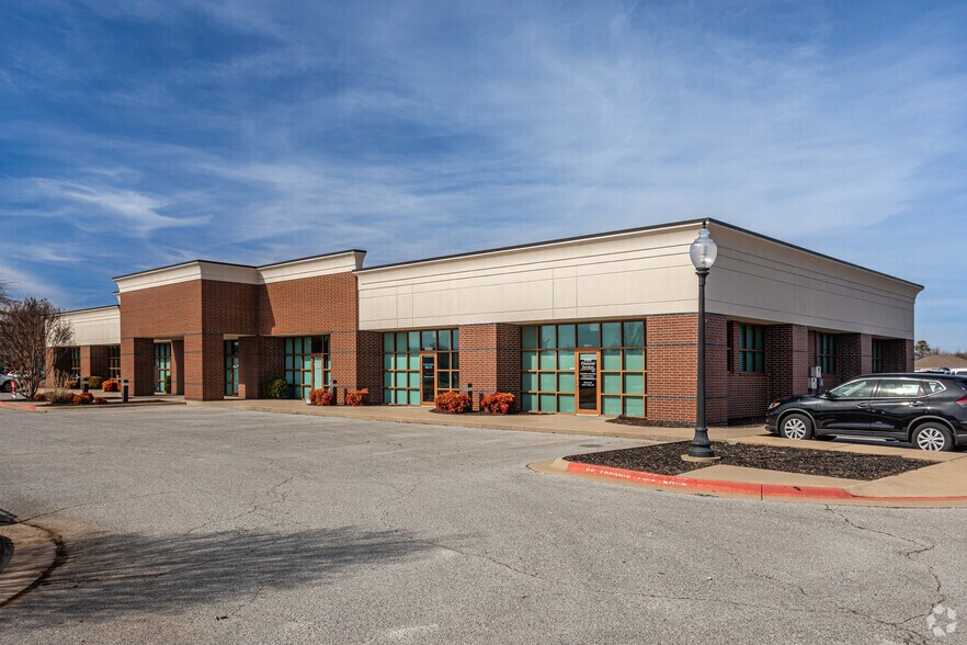 3201 SW Regency Pky, Bentonville, AR for lease - Building Photo - Image 1 of 6