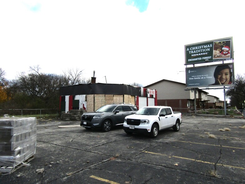 8822 W Appleton Ave, Milwaukee, WI for lease - Building Photo - Image 3 of 4