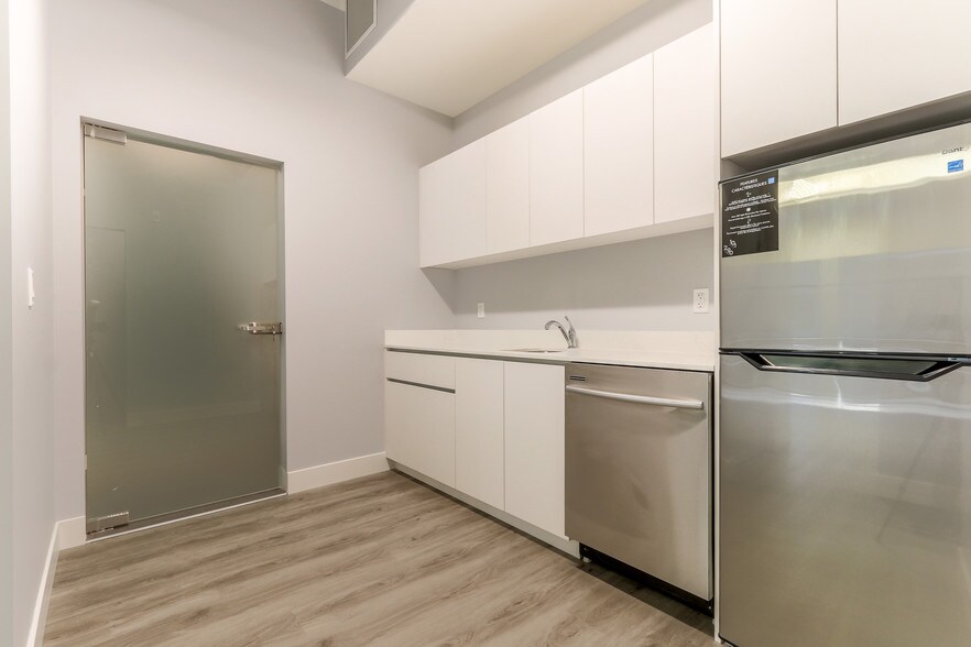 580 Nicola Ave, Port Coquitlam, BC à louer - Photo intérieure - Image 3 de 19