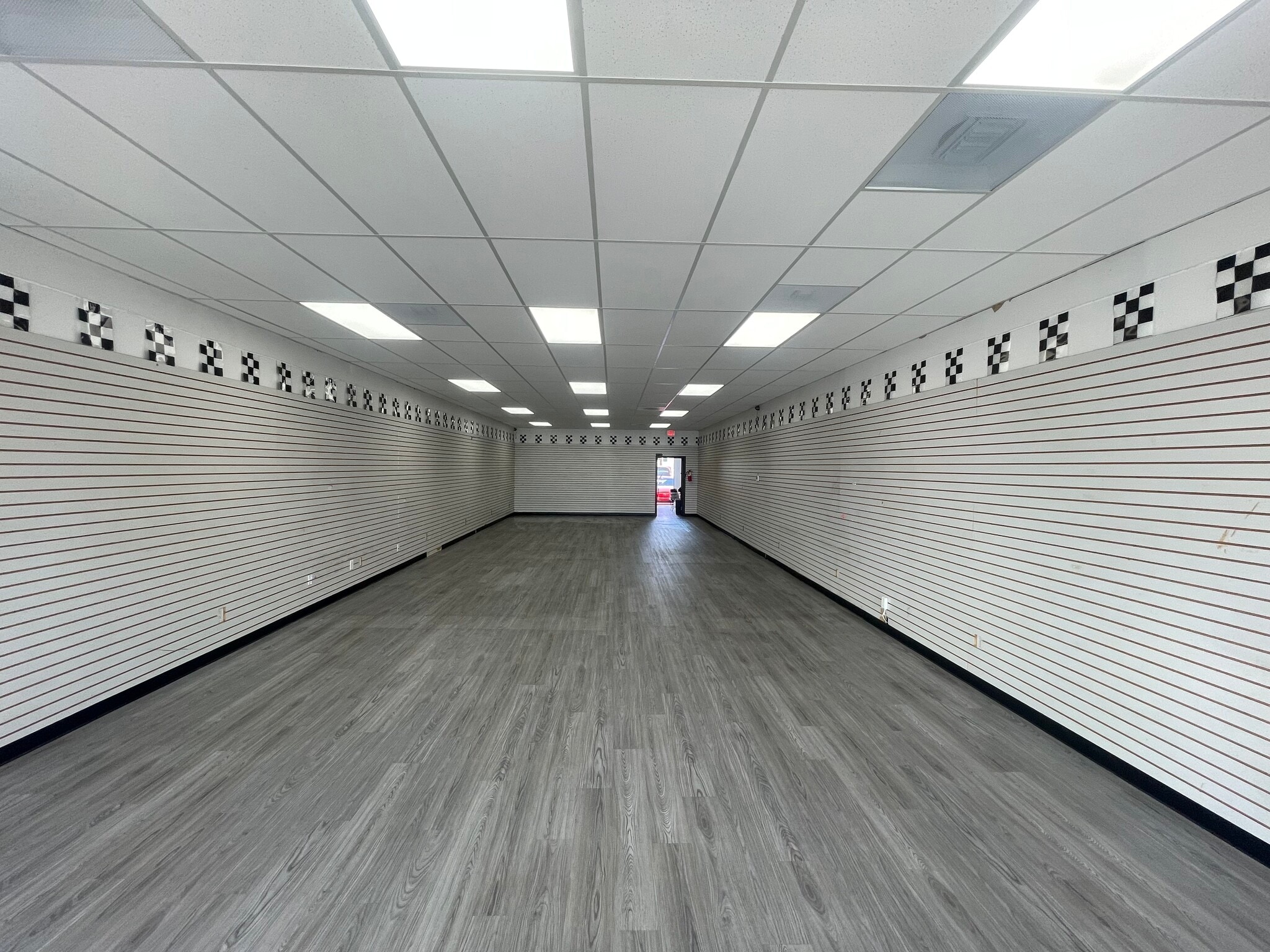 627-645 H St, Chula Vista, CA for lease Interior Photo- Image 1 of 3