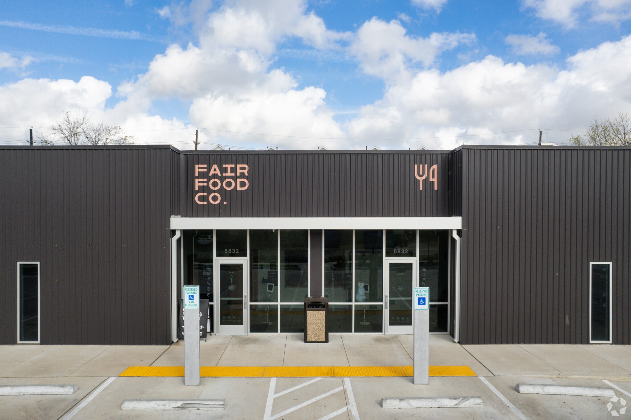 5832 Fairdale Ln, Houston, TX for lease Building Photo- Image 1 of 19