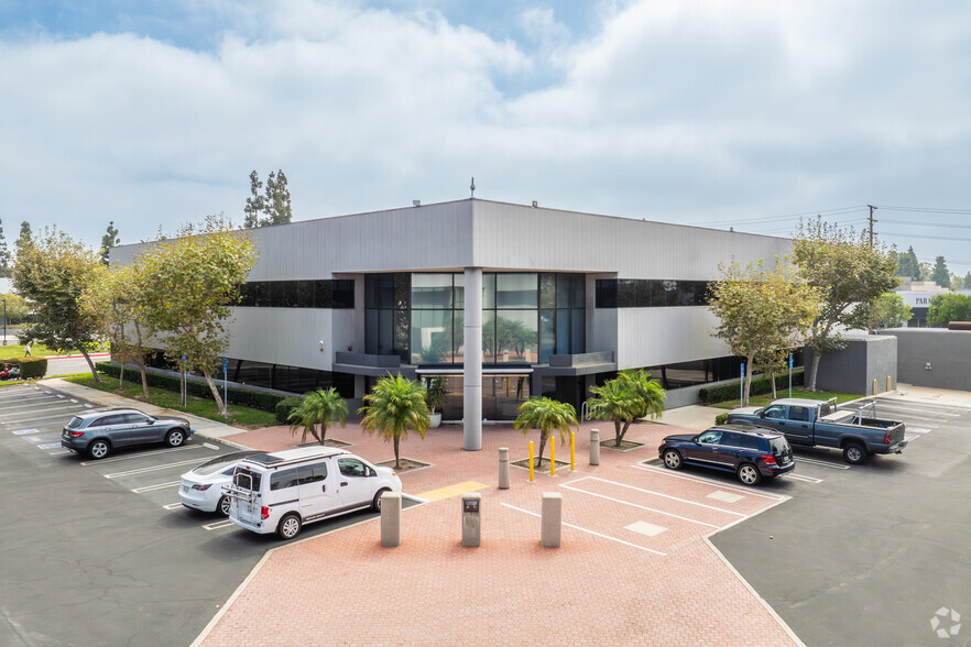 1600 Sunflower Ave, Costa Mesa, CA for lease - Building Photo - Image 1 of 38