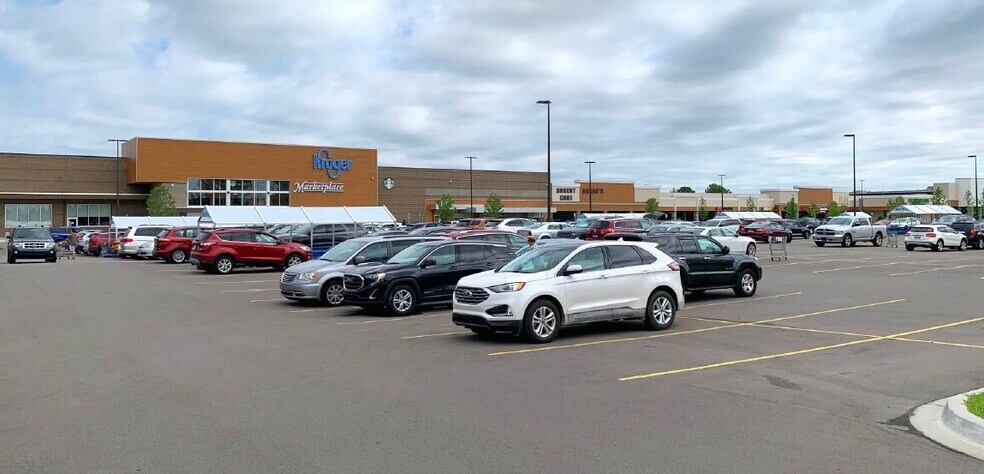 2051-2325 18 Mile Rd, Sterling Heights, MI à louer - Photo du bâtiment - Image 3 de 12