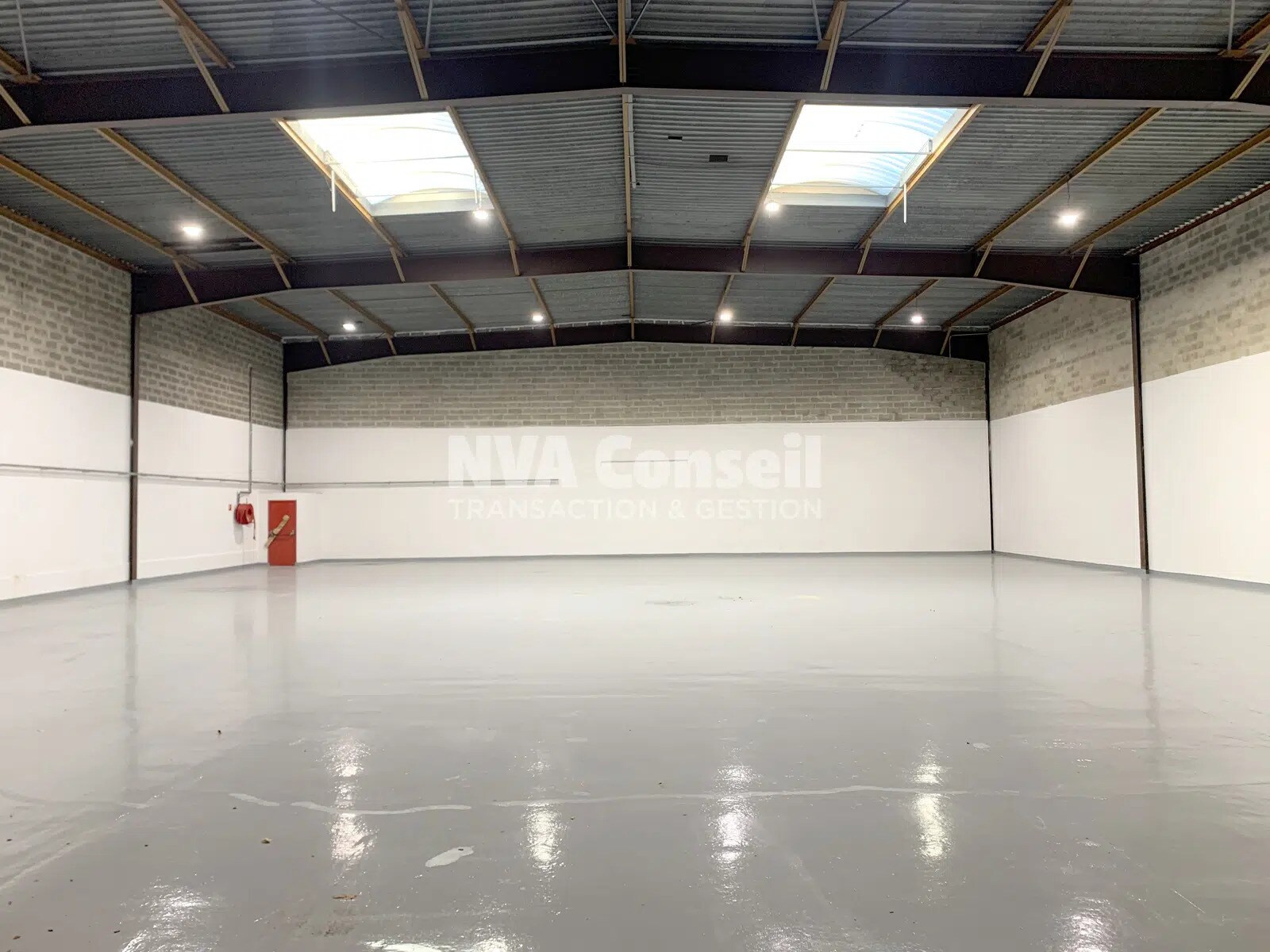 Flex in SAINT-OUEN-L'AUMONE for lease Interior Photo- Image 1 of 9