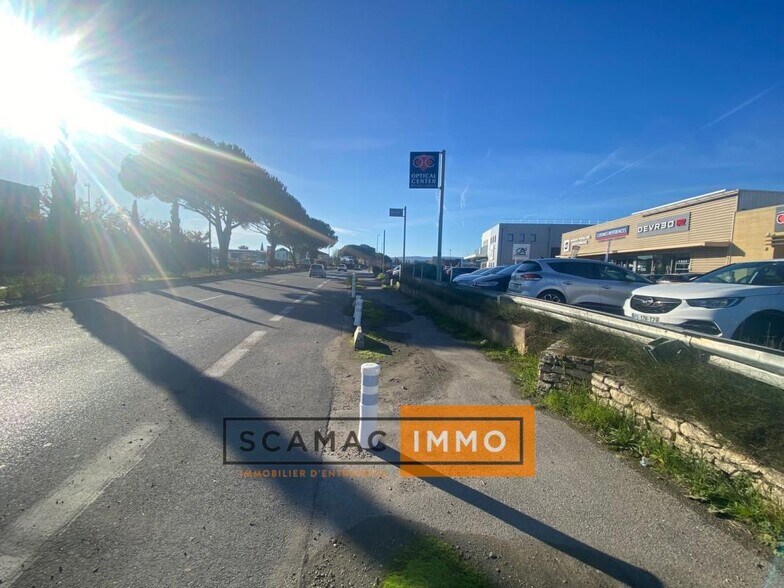 Retail in Pertuis for lease - Building Photo - Image 2 of 3
