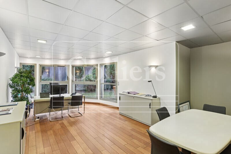 3 Bis Rue André Lefèvre, Aix-en-Provence for lease - Interior Photo - Image 2 of 19