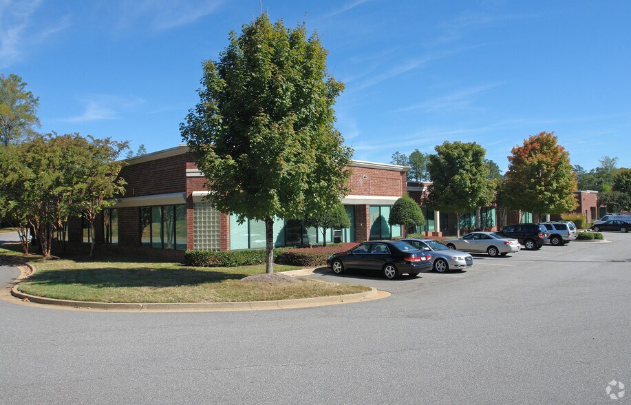 3050 Royal Blvd S, Alpharetta, GA à louer - Photo du bâtiment - Image 2 de 9