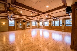 21415 W Greenfield Ave, New Berlin, WI à louer Photo intérieure- Image 1 de 2