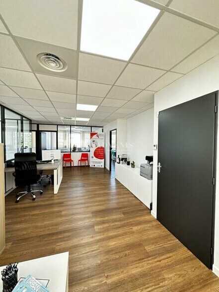 Office in Montpellier for lease - Interior Photo - Image 1 of 3