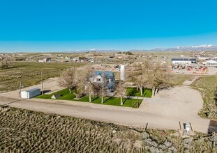 114 Tonka Ln, Spring Creek, NV for lease Building Photo- Image 2 of 37