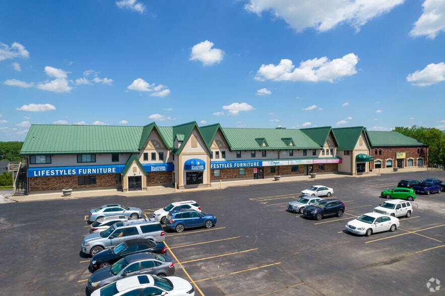 4711 N Brady St, Davenport, IA à louer - Photo du bâtiment - Image 3 de 8