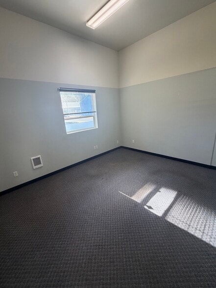 3645 US-101, Gearhart, OR for lease - Interior Photo - Image 3 of 4