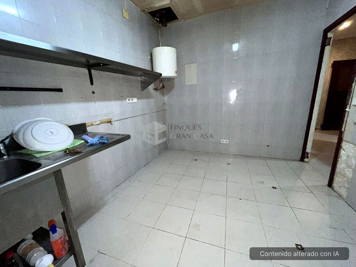 Canovelles, BAR 08420 - Unit A - - Interior Photo - Image 2 of 12