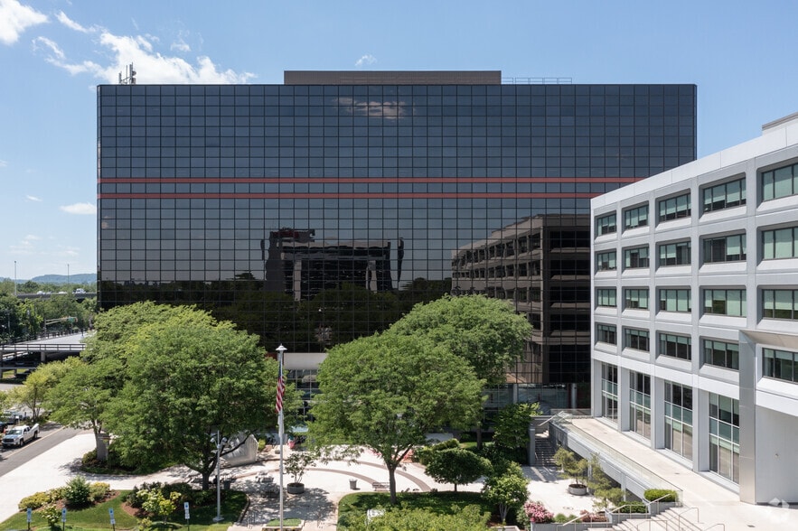 250 Pehle Ave, Saddle Brook, NJ à louer - Photo du bâtiment - Image 3 de 5