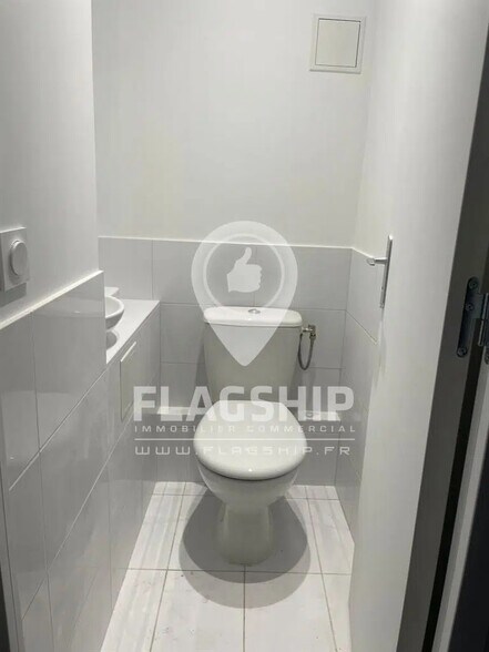 Retail in Paris for sale - Interior Photo - Image 2 of 7