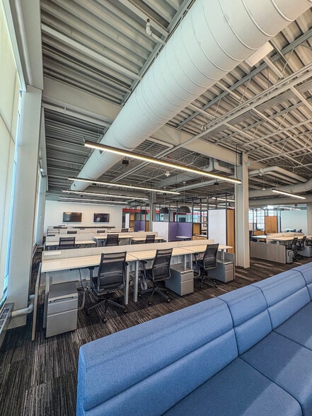 435 Ionia Ave SW, Grand Rapids, MI for lease - Interior Photo - Image 2 of 11
