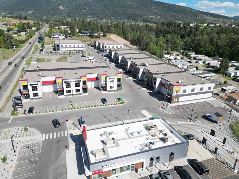 5000 Silver Star Rd, Vernon, BC à louer - Photo du bâtiment - Image 2 de 10