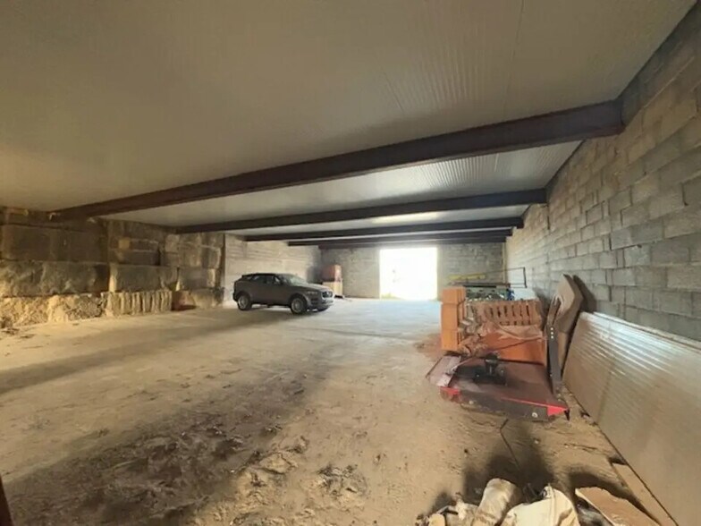 Industrial in Castillon-du-Gard for lease - Interior Photo - Image 2 of 3