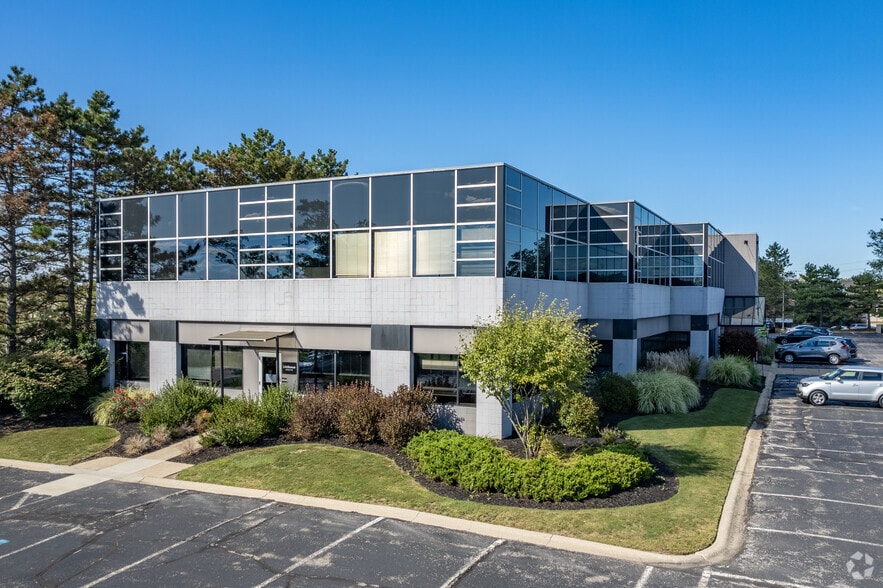 23625 Commerce Park, Beachwood, OH for lease - Building Photo - Image 1 of 7