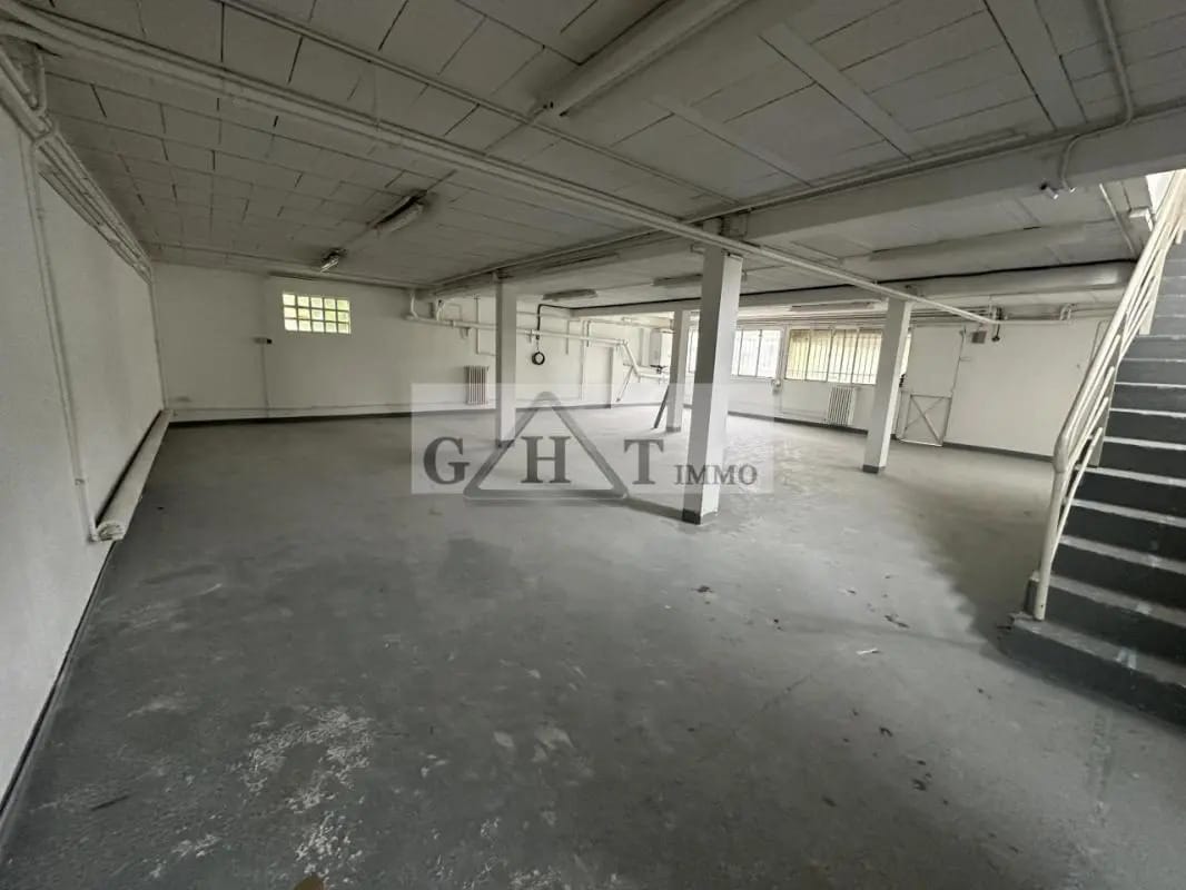 Industrial in Montreuil for sale Interior Photo- Image 1 of 8