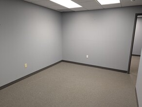 801 W Bay Dr, Largo, FL à louer Photo intérieure- Image 2 de 15