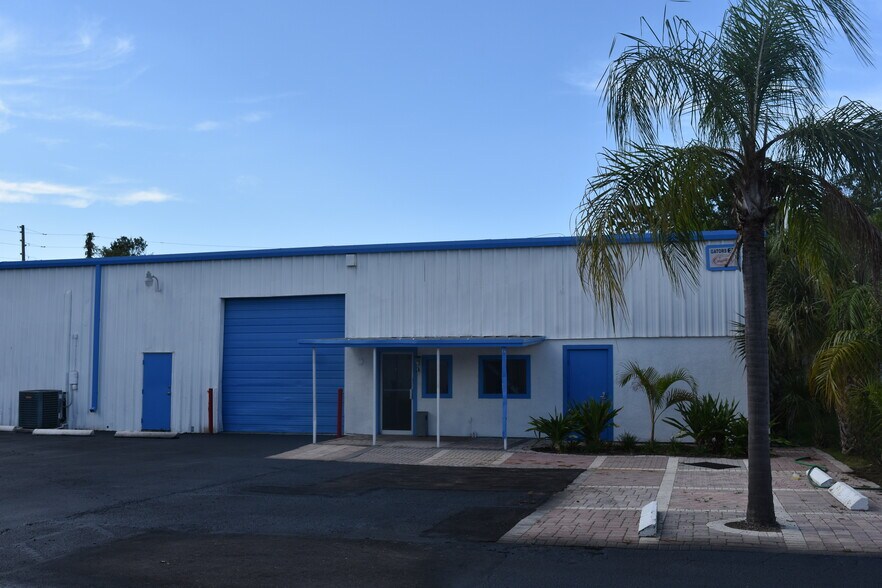 7621 124th Ave N, Largo, FL à louer - Photo du bâtiment - Image 3 de 8