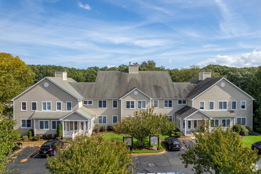 1130 Ten Rod Rd, North Kingstown, RI à louer - Photo du bâtiment - Image 2 de 7