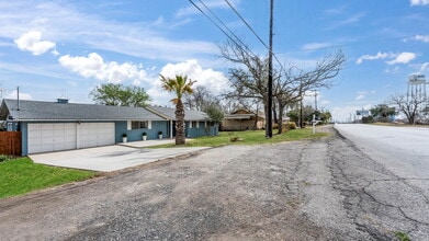 916 Toepperwein Rd, Converse, TX for lease Building Photo- Image 2 of 21