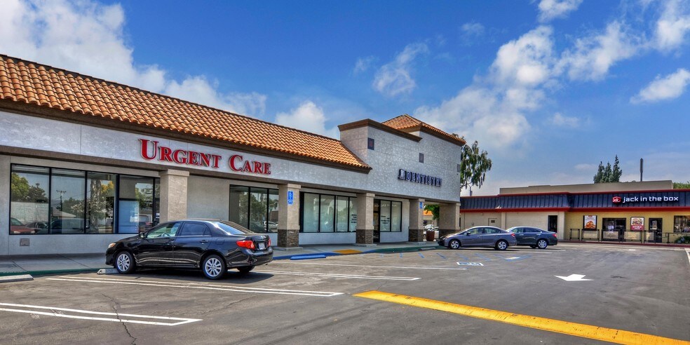 11425-11721 Telegraph Rd, Santa Fe Springs, CA à louer - Photo du bâtiment - Image 3 de 8