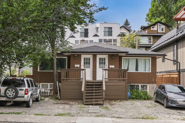 Plus de détails pour 2313 16 St SW, Calgary, AB - Multi-résidentiel à vendre