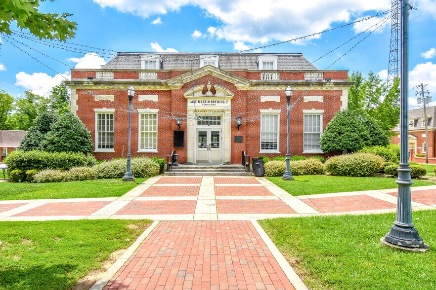 82 Court Sq, Alexander City, AL à vendre - Photo du bâtiment - Image 2 de 51
