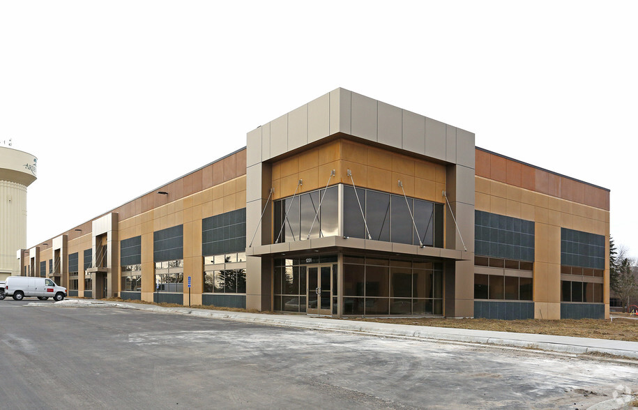 1235-1251 Red Fox Rd, Arden Hills, MN for lease - Building Photo - Image 1 of 7