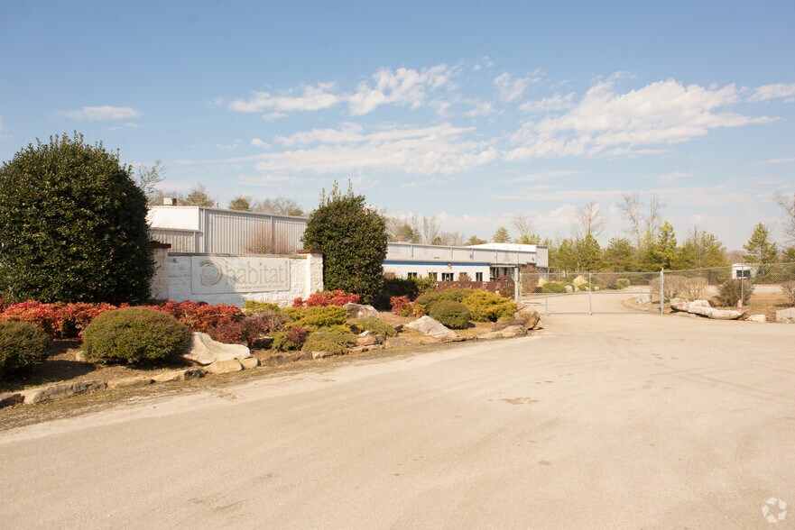 8811 Production Ln, Ooltewah, TN à louer - Photo du bâtiment - Image 2 de 14