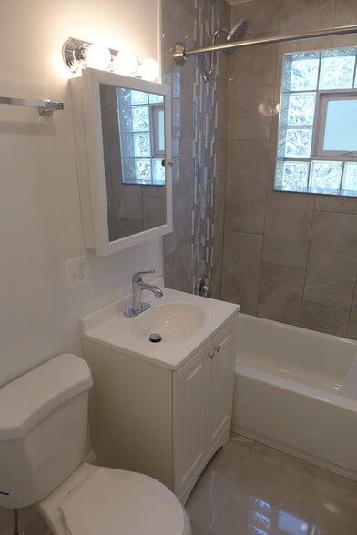 1214 Marengo Ave, Forest Park, IL à vendre - Photo du bâtiment - Image 3 de 3