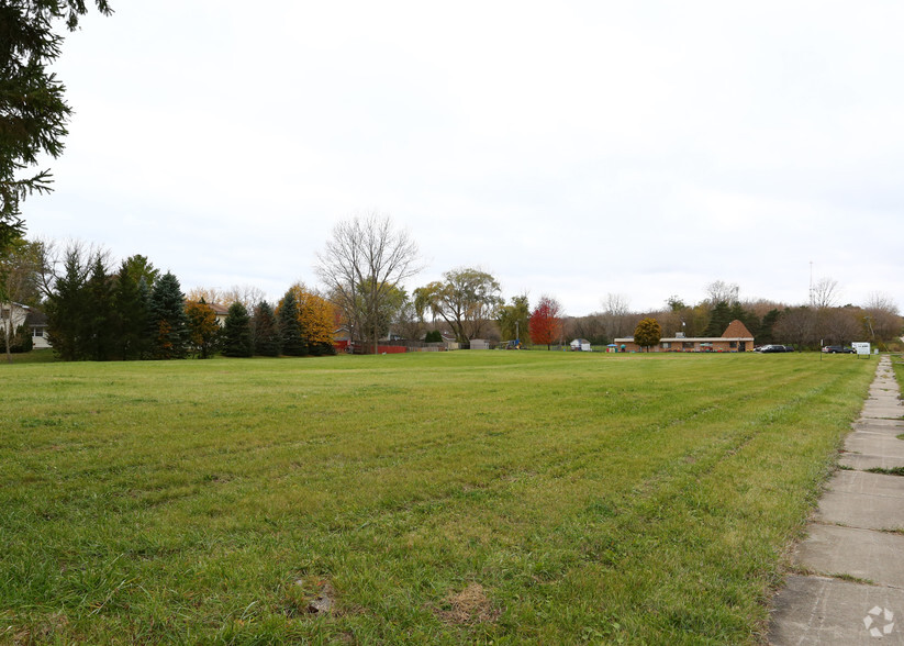 W Elm St, McHenry, IL for sale - Primary Photo - Image 1 of 1