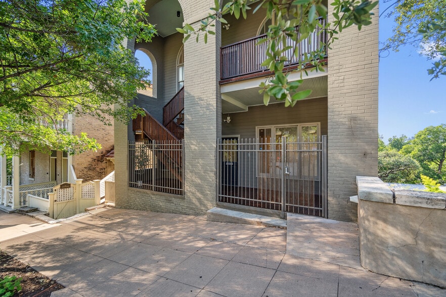 702 San Antonio St, Austin, TX for sale - Building Photo - Image 2 of 37