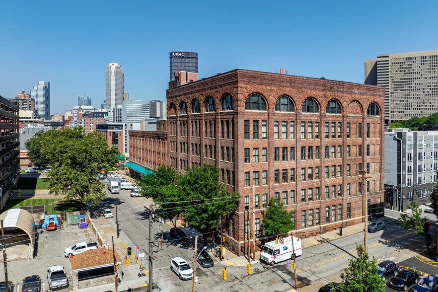 1425 Forbes Ave, Pittsburgh, PA à louer - Photo du bâtiment - Image 2 de 27